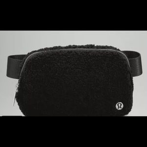 Lululemon Everywhere Fleece Sherpa Belt Bag in Black NWT